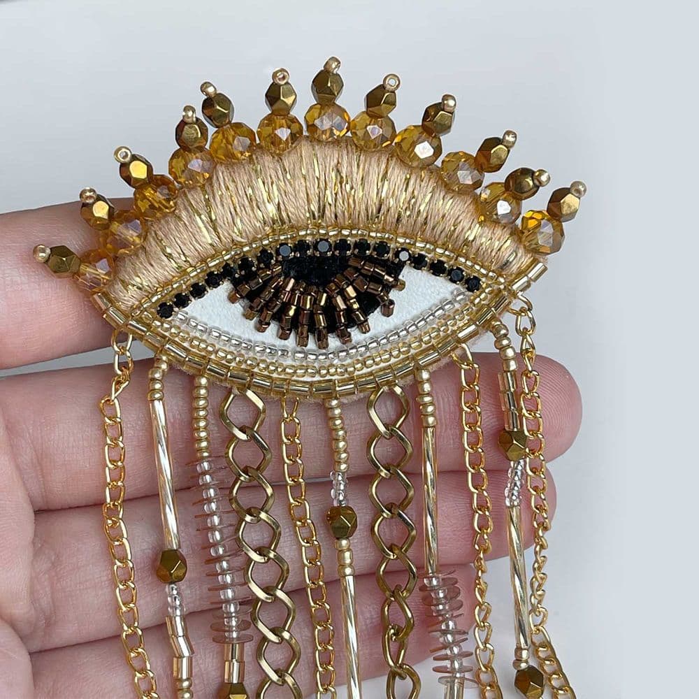 Brooch Golden Gaze - Image 2