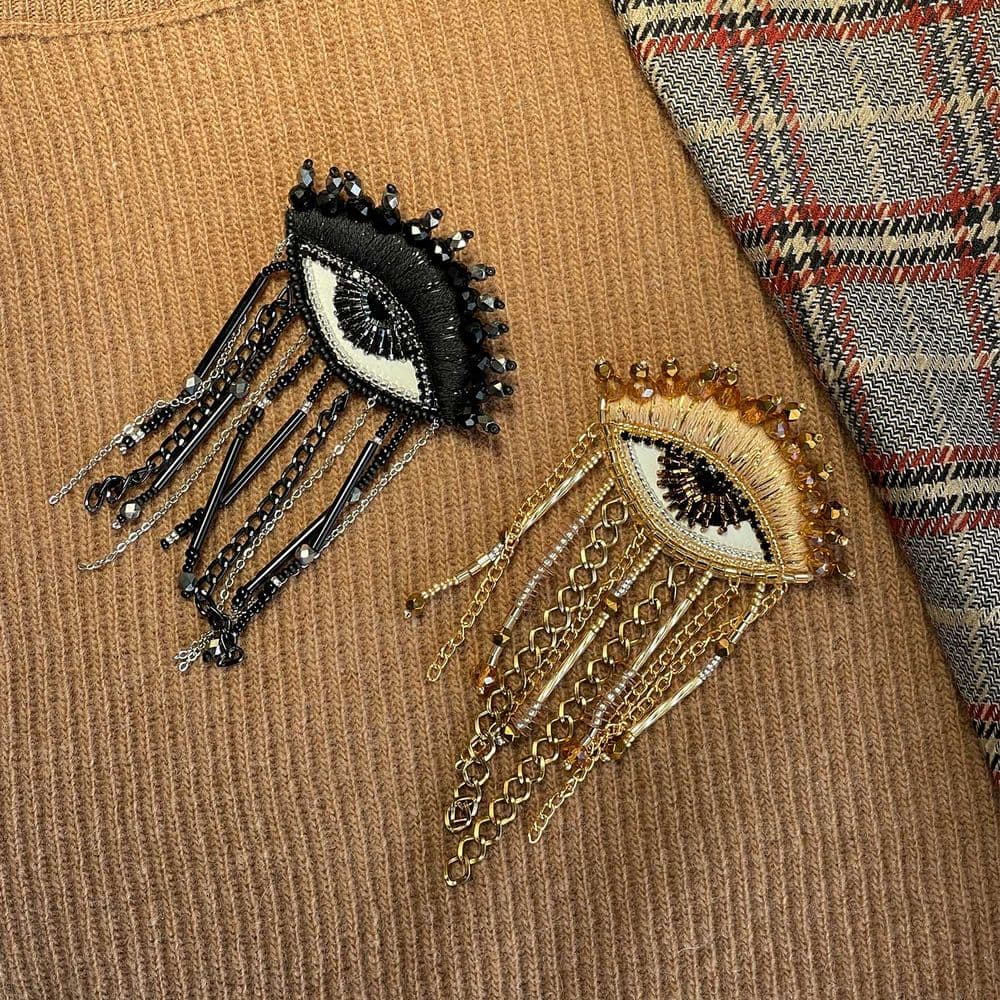 Brooch Golden Gaze - Image 4