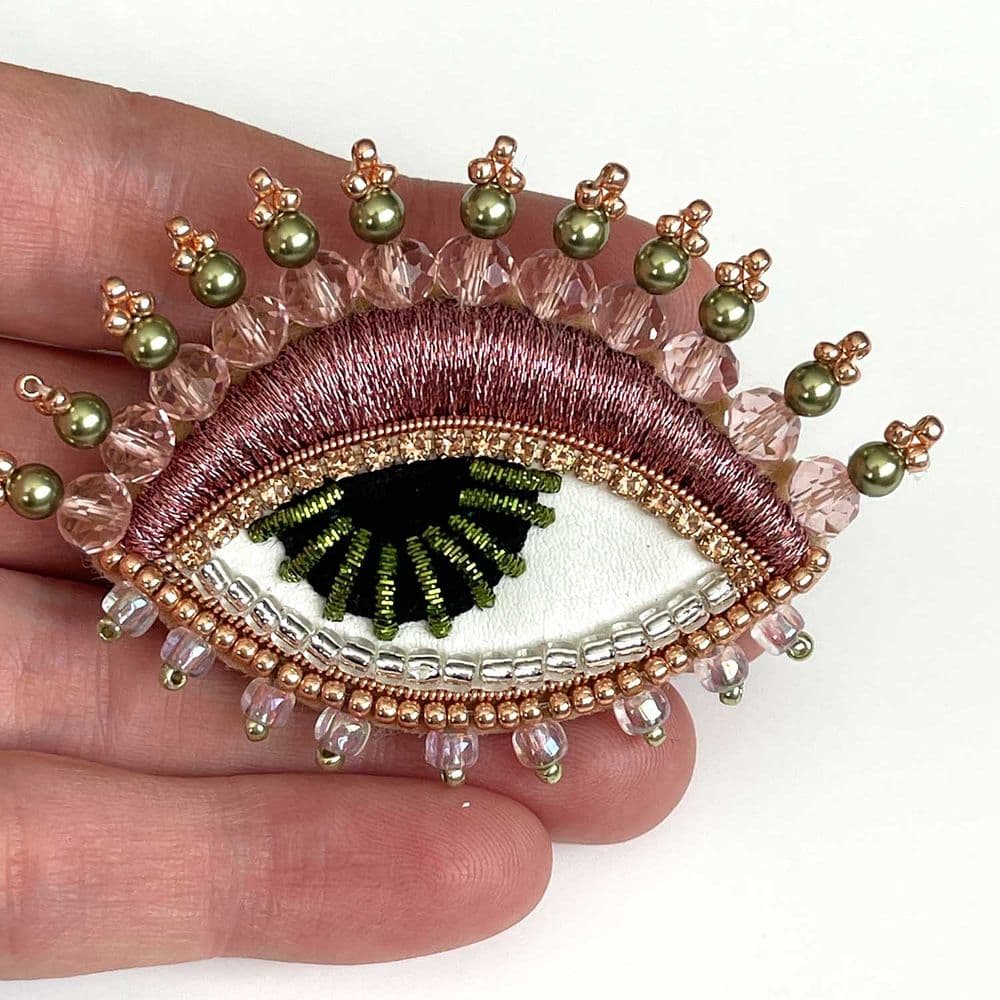Brooch Petal Gaze - Image 3
